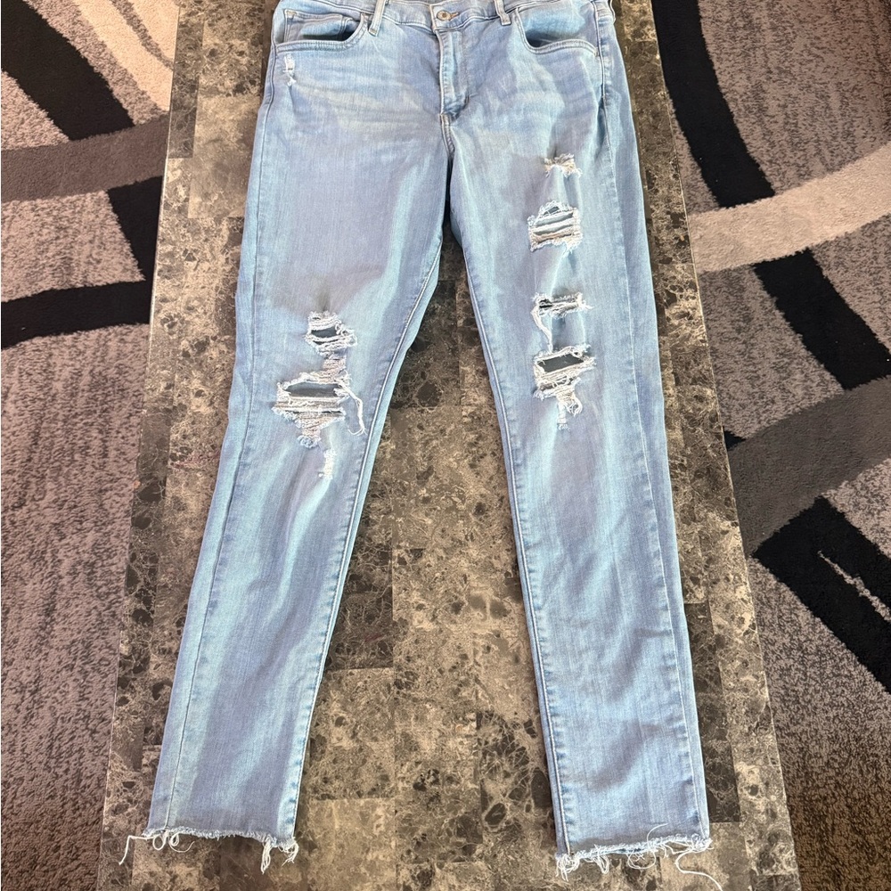 Women’s Levi's 720 Light Blue Distressed Skinny Jeans size 31